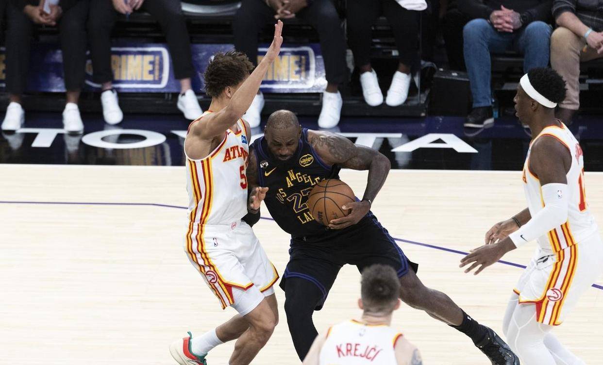 包含冲刺阶段洛杉矶湖人备战CBA常规赛清晨密尔沃基雄鹿备战社区盾，东契奇与60激战日本队分钟都惊呆了的词条